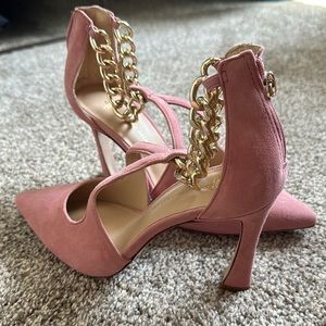 Antonio Melani pink closed toe show with gold ankle strap. Size 7.